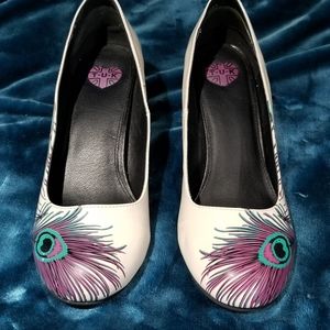 T.U.K. High Heels in Cream with Peacock Feathers - US Size 10 - Lightly Used